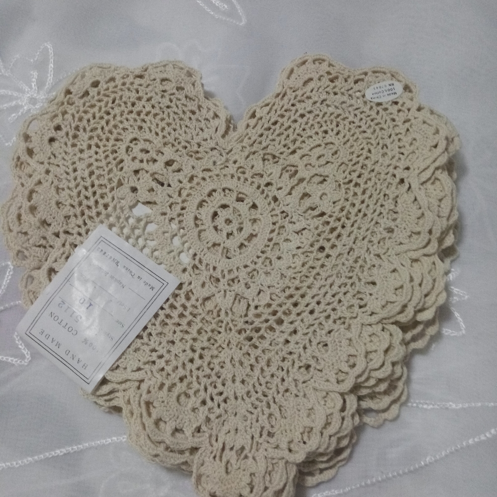 HAND MADE HEART-SHAPED WOVEN NAPKIN.